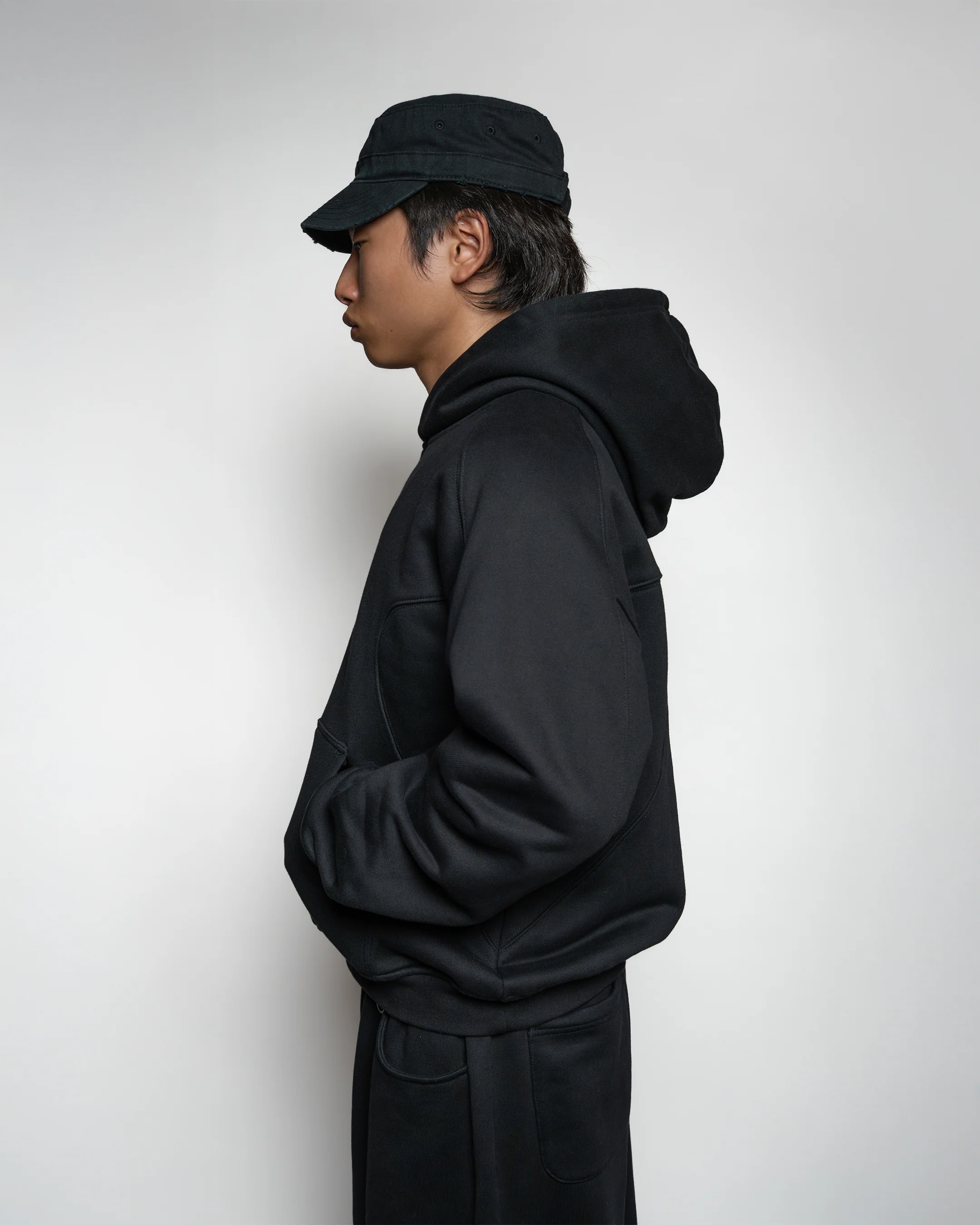 ESSENTIAL BLACK HOODIE - Image 4