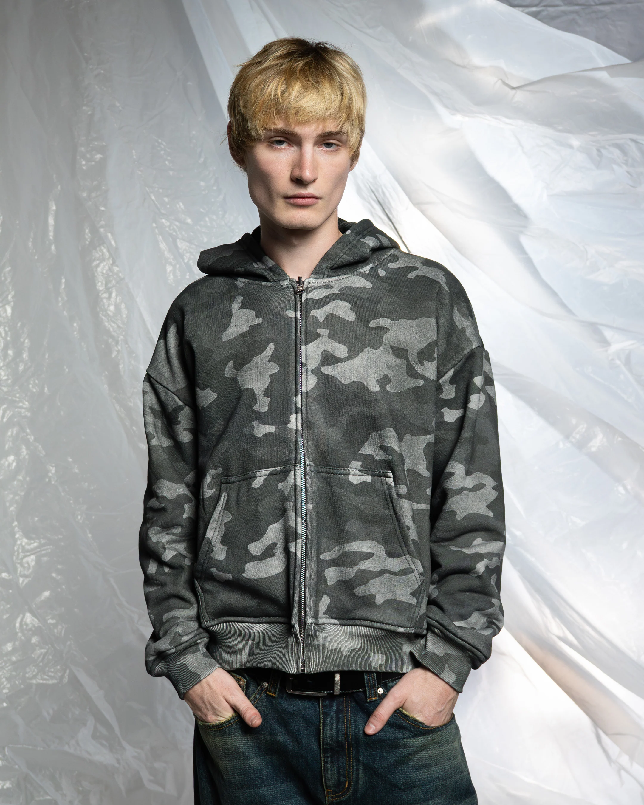 REVERSIBLE CAMO ZIP UP HOODIE - Image 4