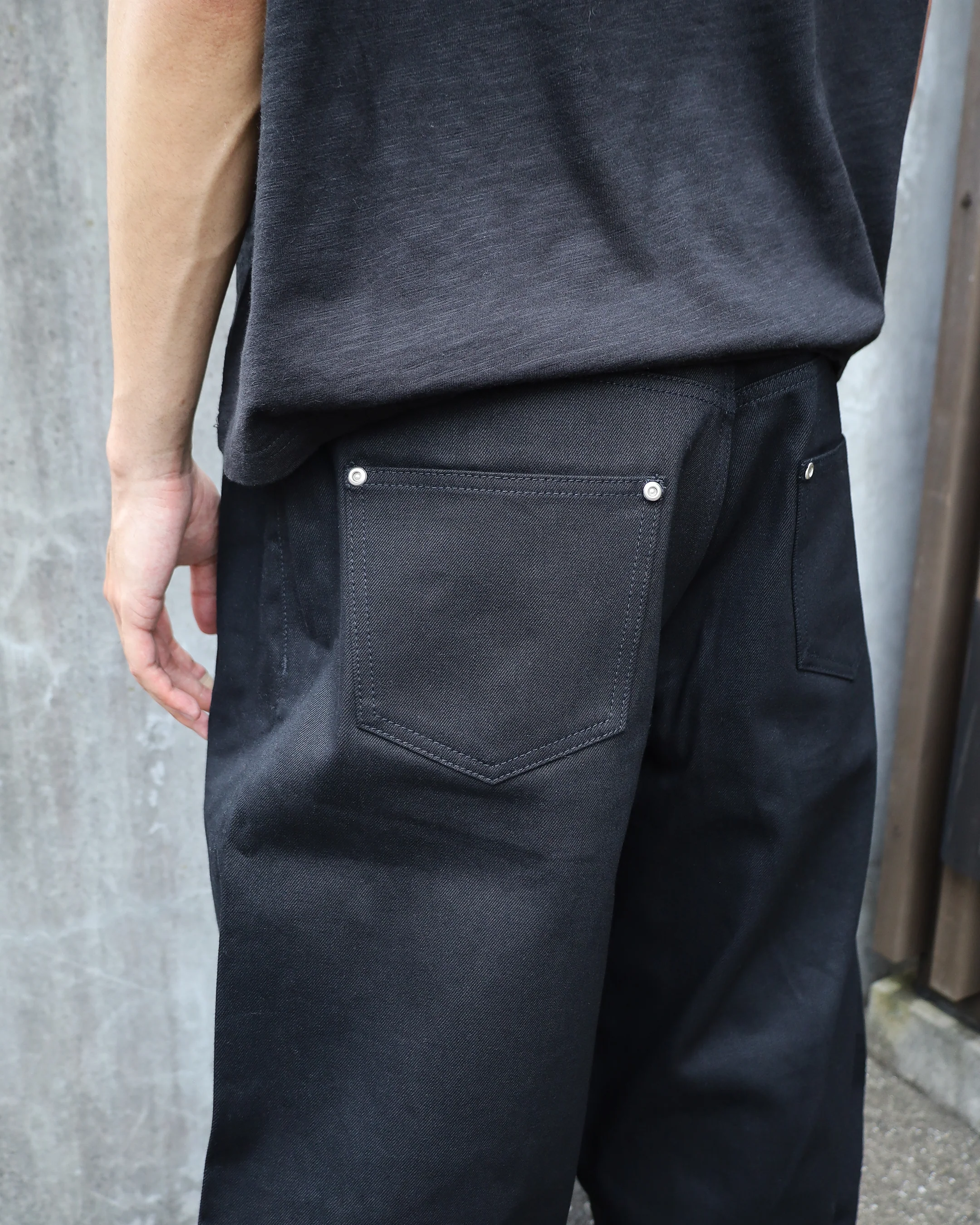 JAPANESE SELVEDGE MATTE BLACK BAGGY JEANS - Image 10