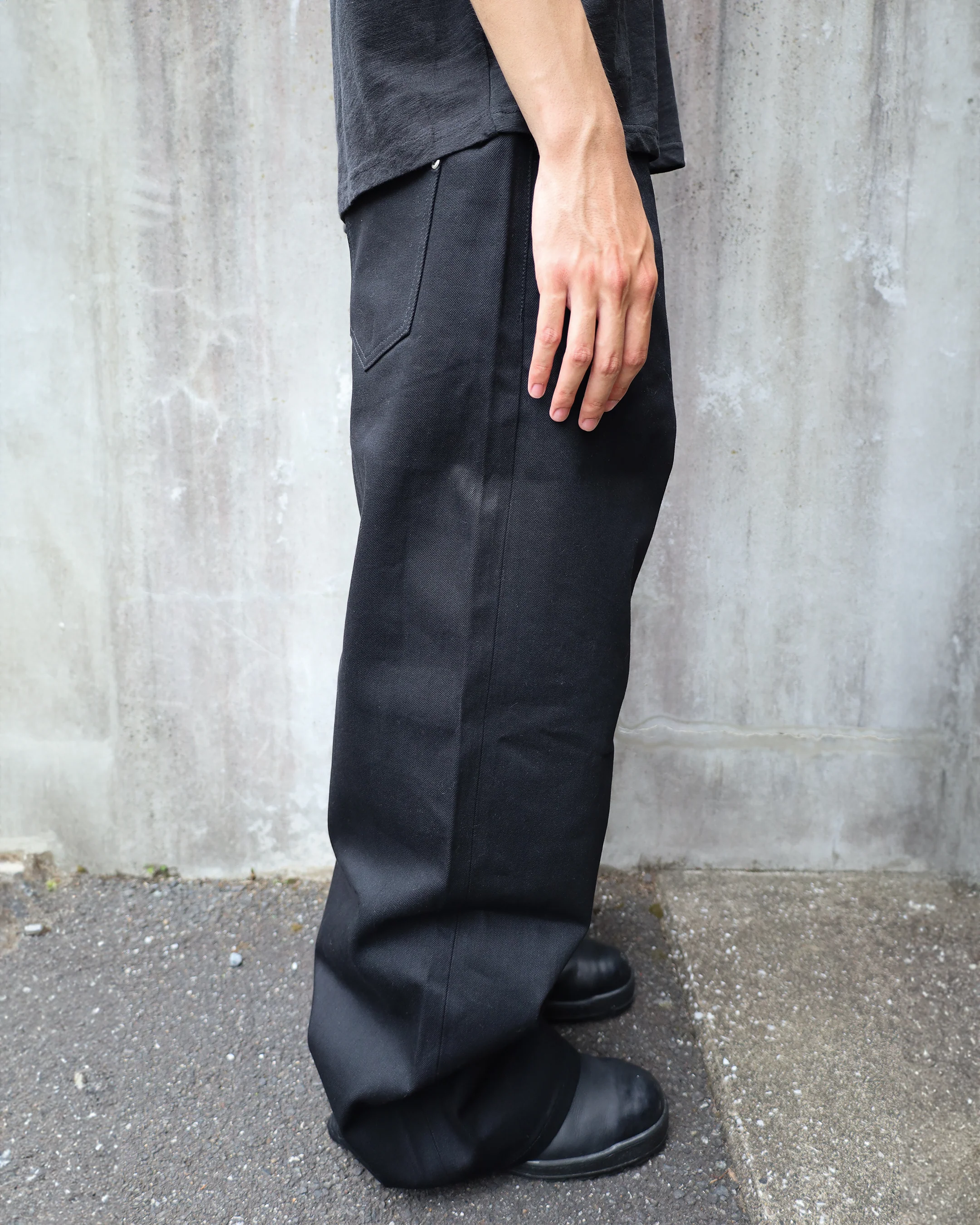 JAPANESE SELVEDGE MATTE BLACK BAGGY JEANS - Image 11