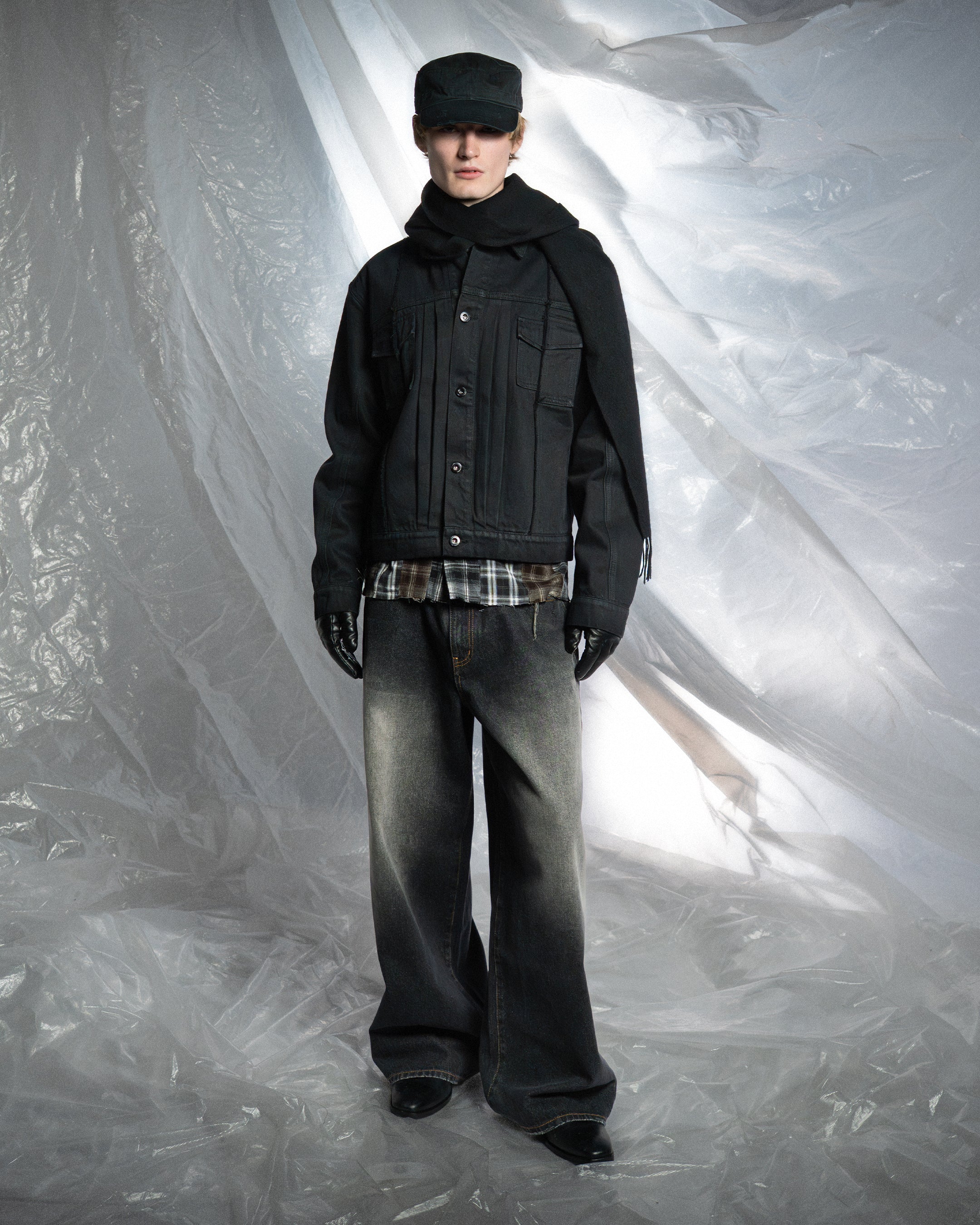 SPLIT BLACK DENIM JACKET - Image 3