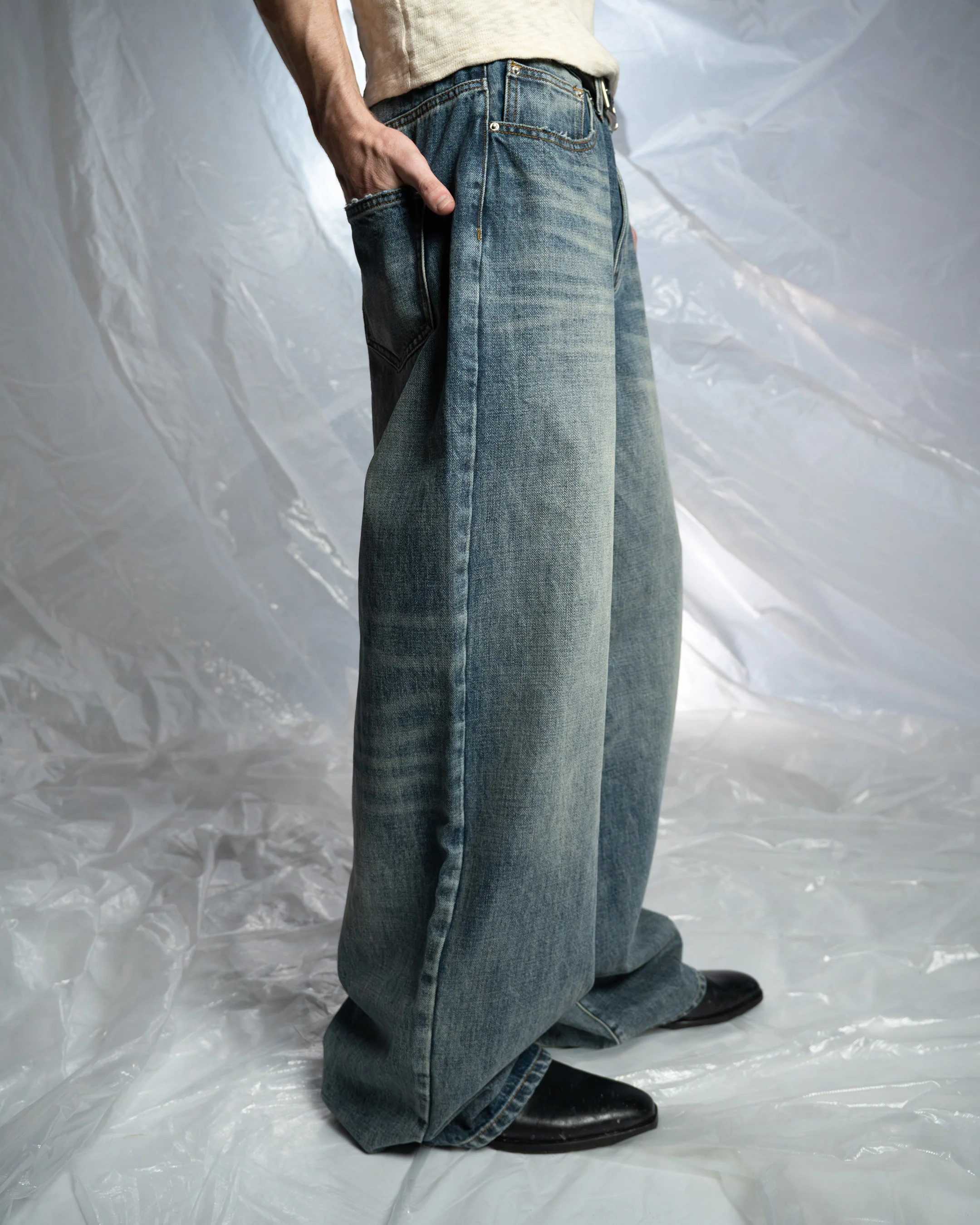VINTAGE LIGHTWASH BAGGY JEANS - Image 4